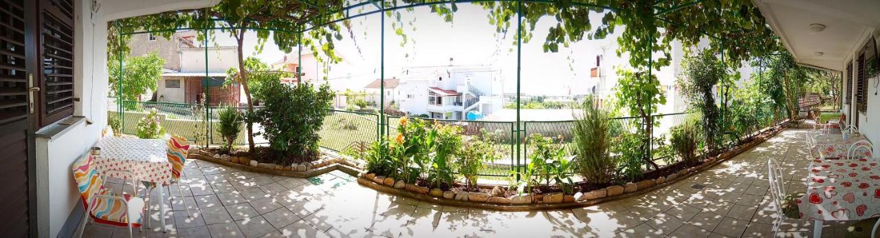 Отель Vila Umicevic Биела Экстерьер фото